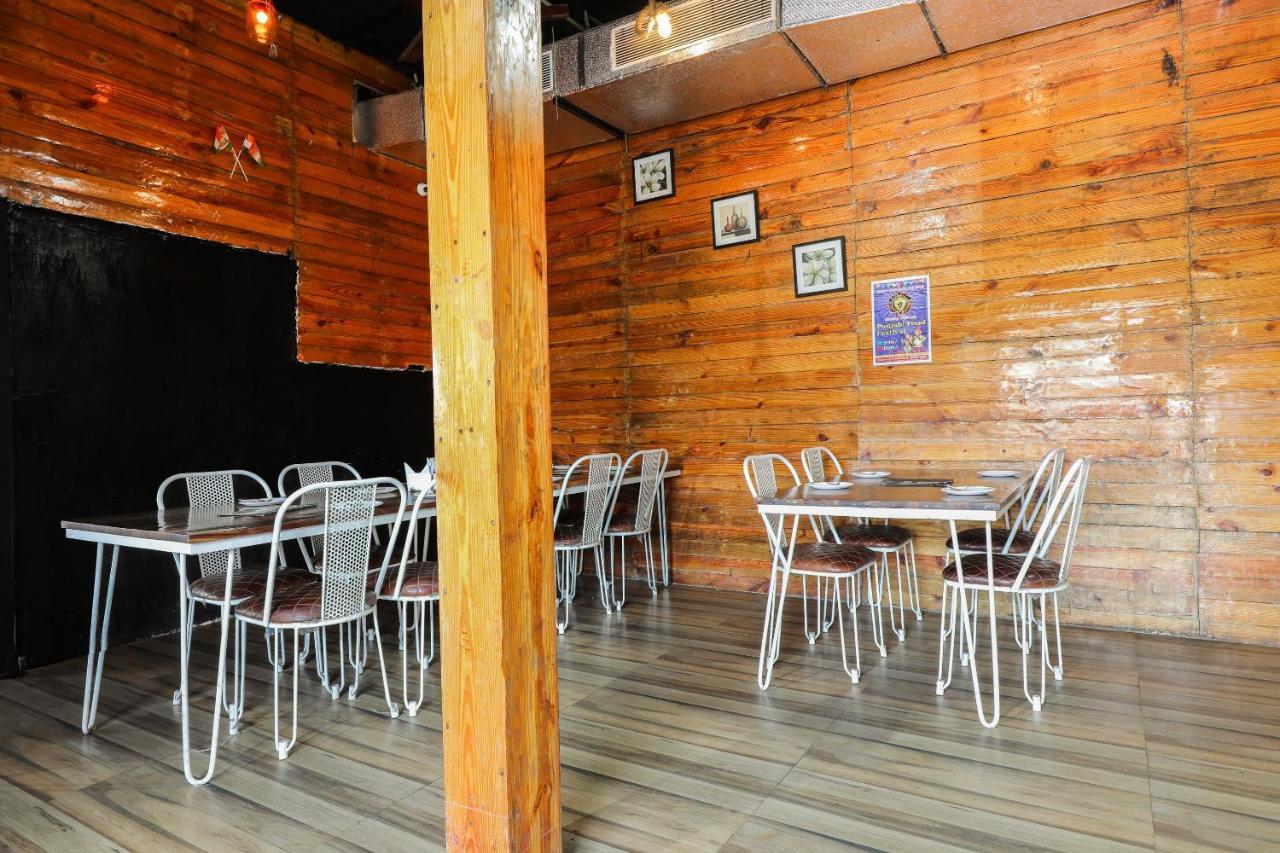 Hôtel Oyo 60844 Jash Garden Restaurant à Indore Extérieur photo